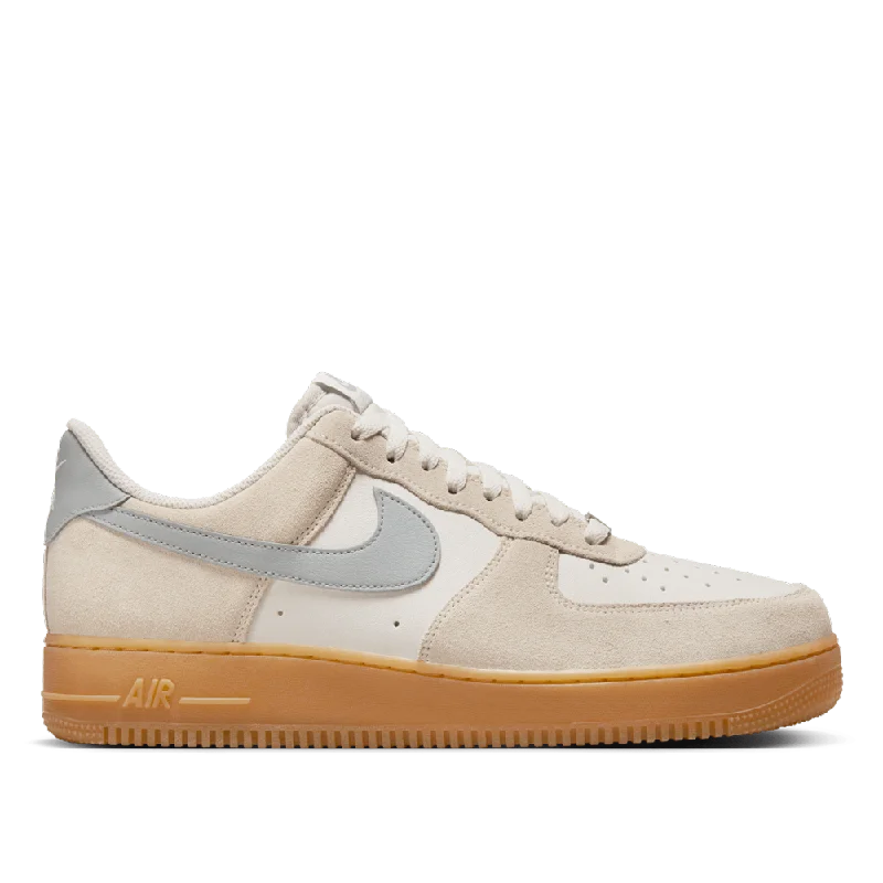 Nike Men's Air Force 1 '07 LV8 Shoes